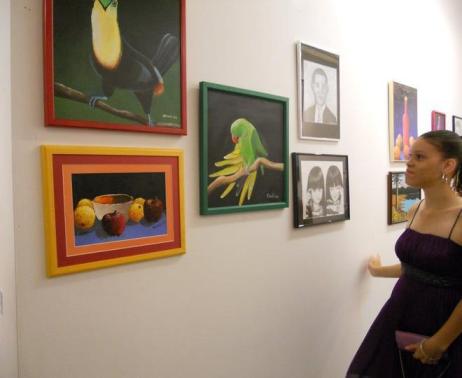 Ethanie admiring one of her paintings at Kas di Kultura.