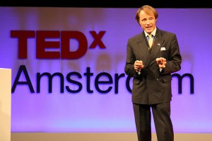 Jacob Gelt Dekker presenting at Tedx Amsterdam.
