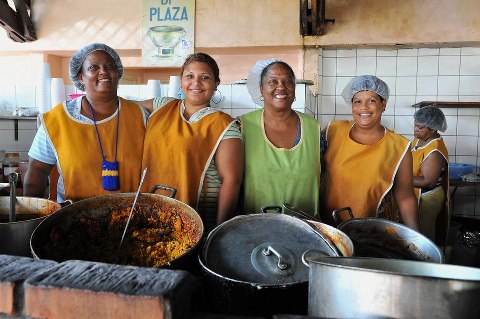The Mamas in front of 'Zus di Plaza's stall.