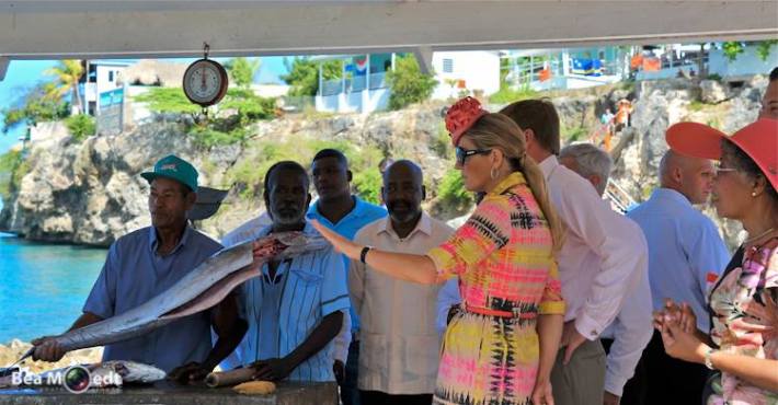 Visiting the fishermen in Westpunt. 