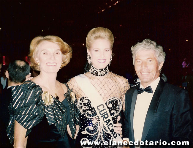 Miss Curacao 1991 Jacqueline Krijger flanked by her proud parents.