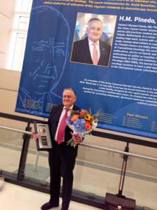 Professor Emeritus Bob Pinedo receiving the David A. Karnofsky Memorial Award on May 31, 2014.